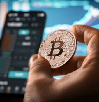 Panic Selling! Trader Crypto Buang Token Ketika Pasar Saham Turun Drastis